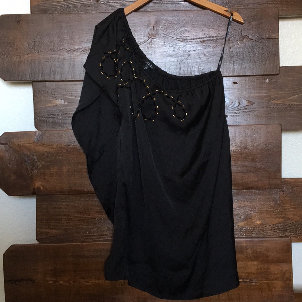 XOXO one shoulder top